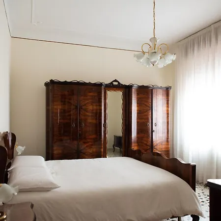 Konukevi La Rosa & 3*